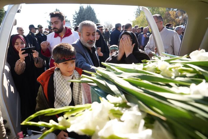 مراسم استقبال از پیکر مطهر پنج شهید گمنام دفاع مقدس در ارومیه برگزار شد