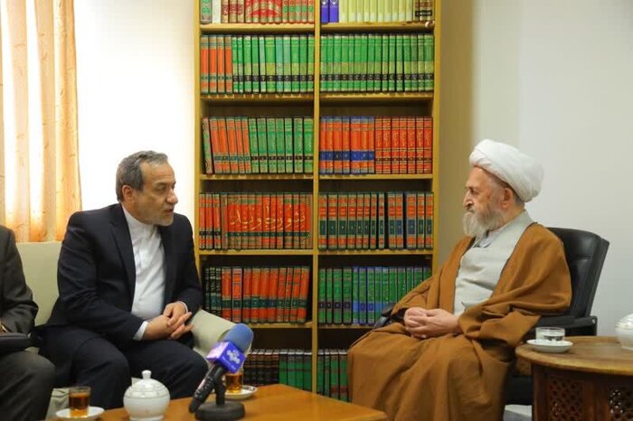 عراقچی با مراجع تقلید در قم دیدار کرد