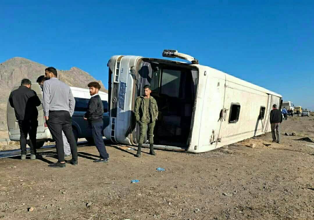 حال مصدومان واژگونی اتوبوس در سیرجان مساعد است