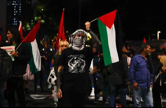 تجمع ضد اسرائیلی مکزیکیها مقابل سفارت آمریکا