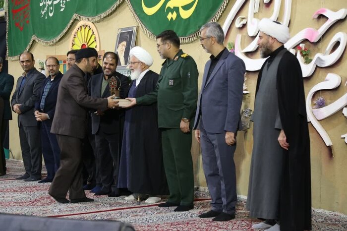 امام جمعه یزد بر حضور بیشتر جوانان در هیاتهای مذهبی تاکید کرد