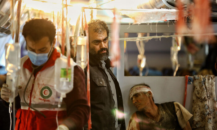 ایستاده میان مین و زلزله