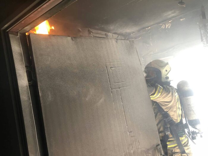 آتش سوزی در برج ۲۱ طبقه در چیتگر تهران