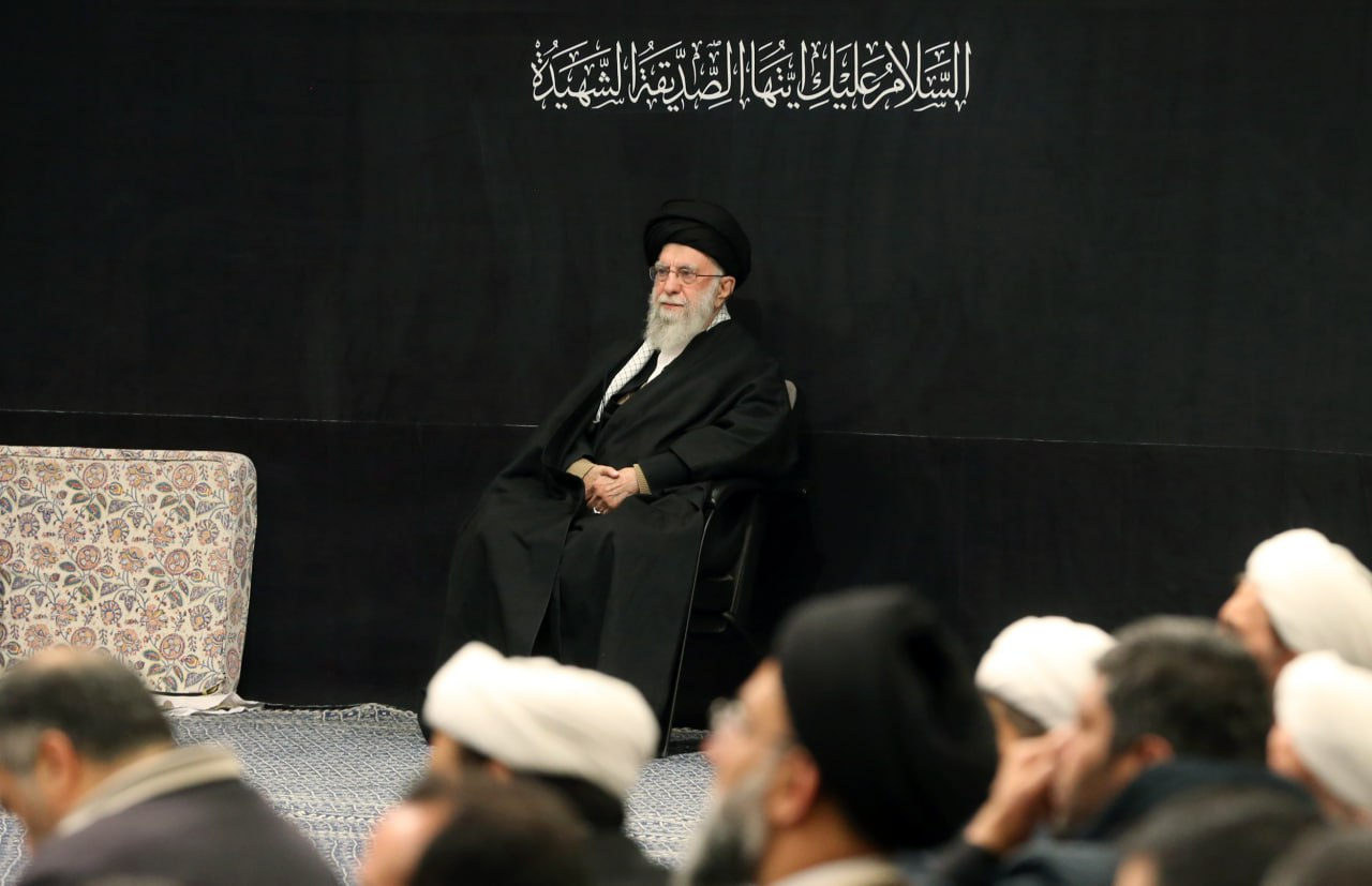 اولین شب مراسم عزاداری حضرت فاطمهزهرا(س) با حضور رهبر انقلاب برگزار شد