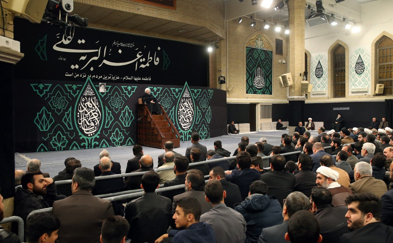 اولین شب مراسم عزاداری حضرت فاطمهزهرا(س) با حضور رهبر انقلاب برگزار شد