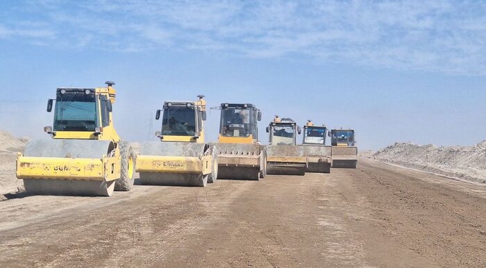 فعالیت سنگین راهسازی برای بهرهبرداری از بزرگراه زابل - زاهدان در موعد مقرر
