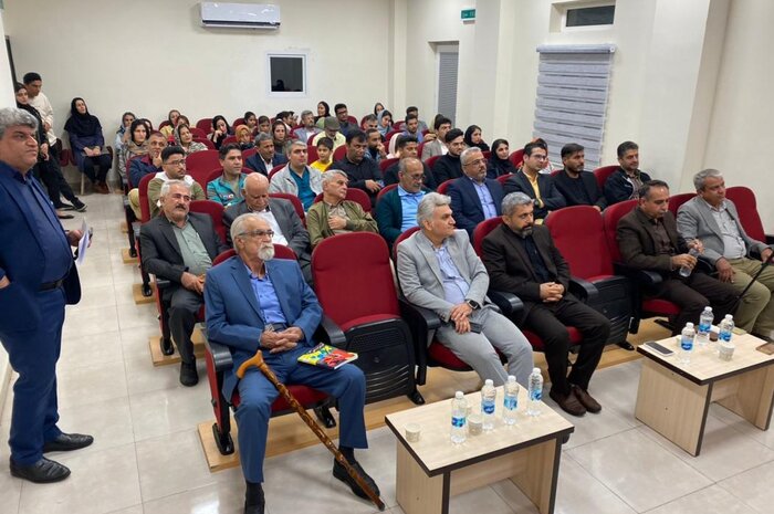 کتاب «گلهای داوودی» در بوشهر رونمایی شد