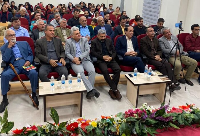 کتاب «گلهای داوودی» در بوشهر رونمایی شد