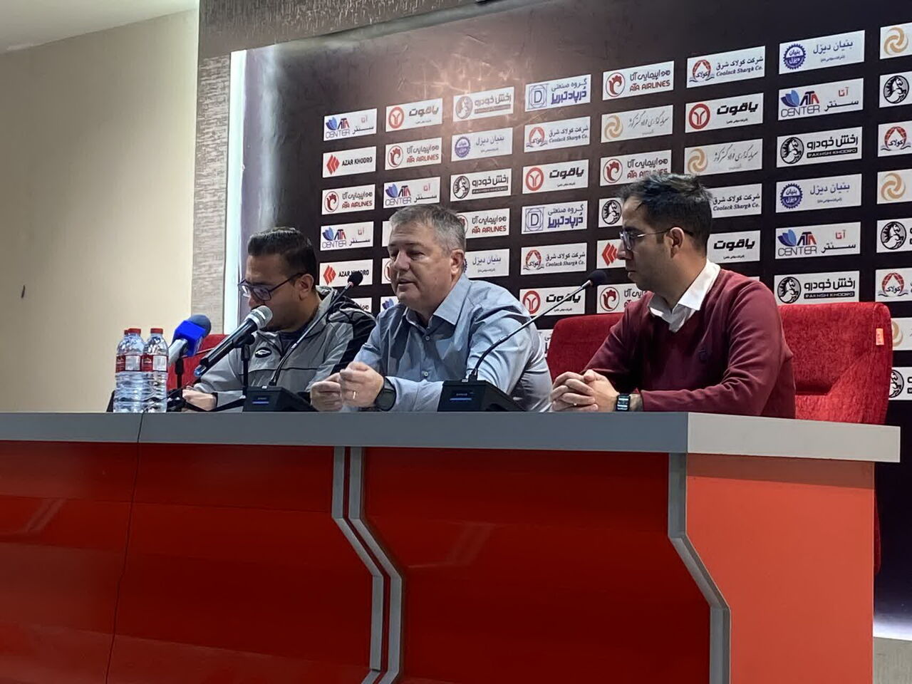 اسکوچیچ: برای صدرنشینی باید تیم چادرملو را بِبَریم + فیلم اسکوچیچ: برای صدرنشینی باید تیم چادرملو را بِبَریم + فیلم