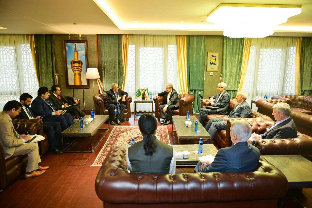 وزيرا خارجية إيران وباكستان يتفقان على تعميق التعاون الثنائي بين البلدين