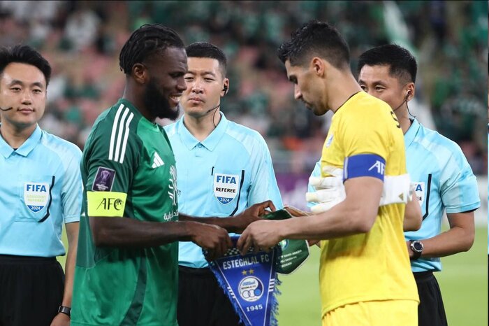 حسینی: خطا نکردم/ استقلال با موسیمانه «فوتبال» بازی میکند