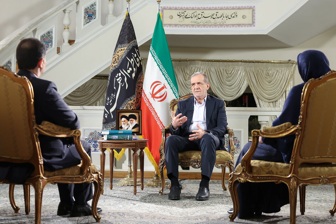 پزشکیان: پرداخت یارانه باید عادلانه باشد/ برای اجرای قانون حجاب بستر را آماده نمی بینم پزشکیان: پرداخت یارانه باید عادلانه باشد/ برای اجرای قانون حجاب بستر را آماده نمی بینم