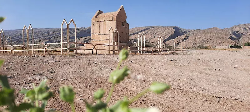 گور دختر، آرامگاهی بازمانده از هخامنشیان