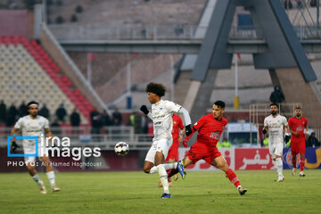 Iran's Pro-League: Tractor vs. Chadormalou