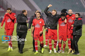 Iran's Pro-League: Tractor vs. Chadormalou