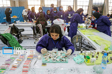 Healthcare personal render voluntary services in northeast Iran