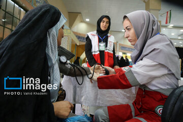 Healthcare personal render voluntary services in northeast Iran