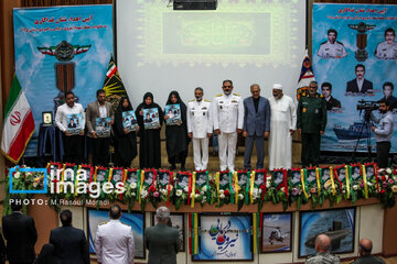 Las medallas de sacrificio del Líder de la Revolución otorgadas a los mártires del destructor Sahand