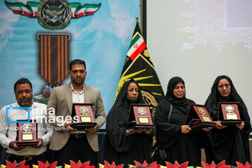 Families of Sahand martyrs receive Order of Sacrifice