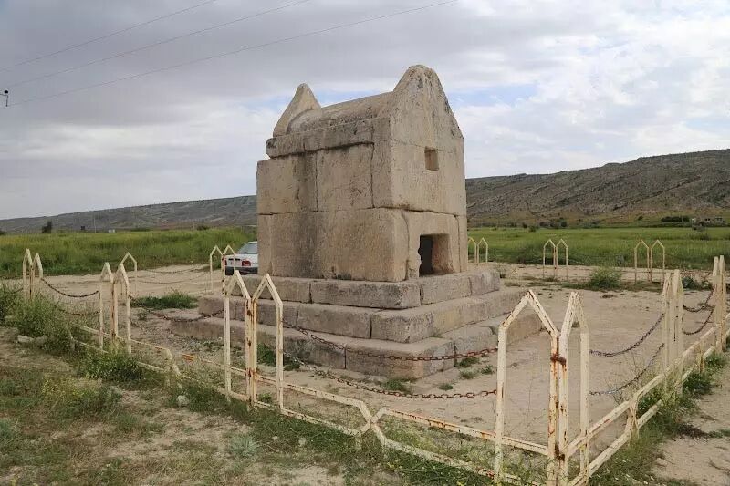 گور دختر، آرامگاهی بازمانده از هخامنشیان گور دختر، آرامگاهی بازمانده از هخامنشیان