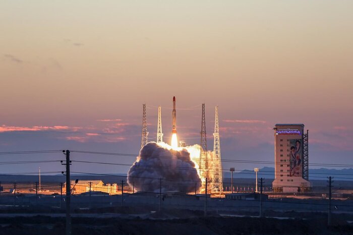 Irán pone en órbita con éxito el satélite Fakhr-1