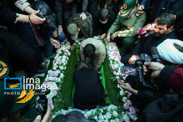 Iranians bid farewell to 300 anonymous martyrs across Iran