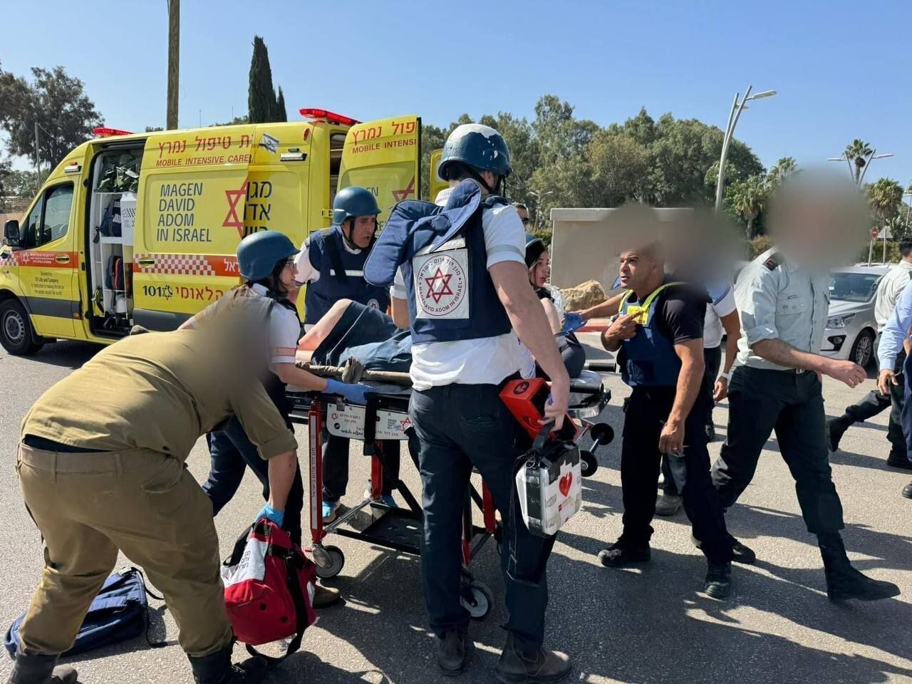 Four Zionists injured in anti-Israeli operation in Al-Khalil