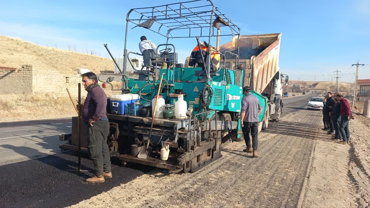 آسفالتریزی در مسیر هشترود به دامناب آغاز شد آسفالتریزی در مسیر هشترود به دامناب آغاز شد