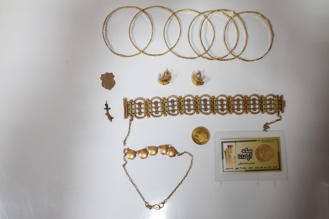 مادر سه شهید دفاع مقدس، طلاهای خود را به مردم لبنان اهدا کرد مادر سه شهید دفاع مقدس، طلاهای خود را به مردم لبنان اهدا کرد