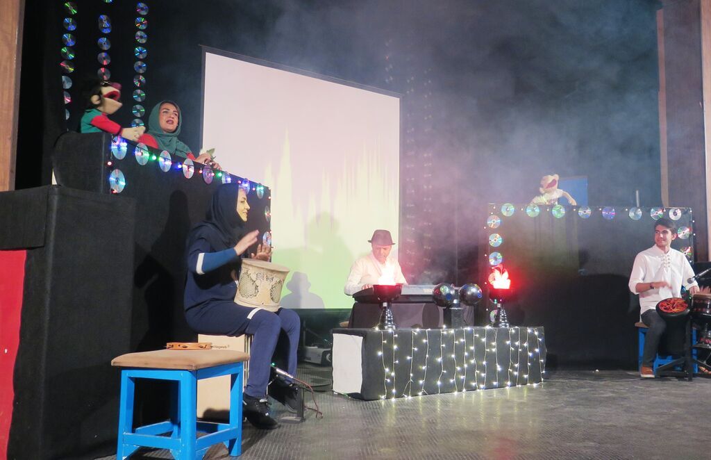 کنسرت - نمایش فسقل بند در قزوین به روی صحنه میرود کنسرت - نمایش فسقل بند در قزوین به روی صحنه میرود