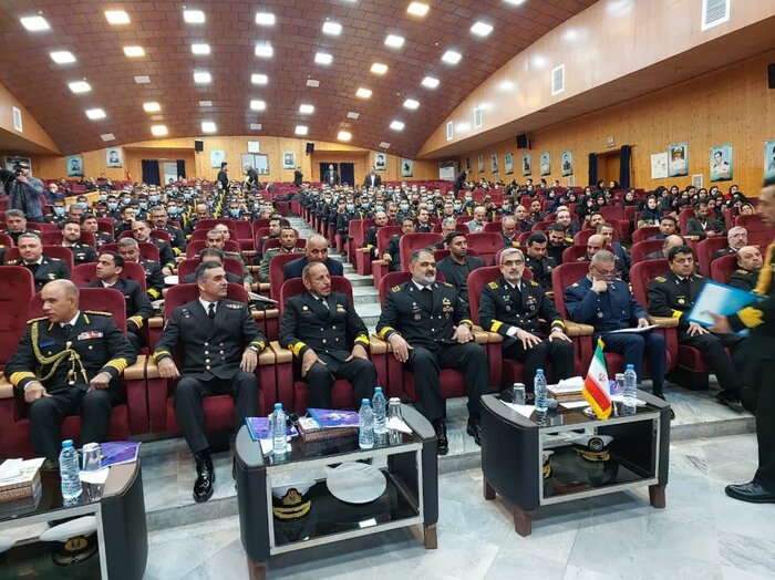 دریادار ایرانی: جایگاه نیروی دریایی در کمکهای بشر دوستانه ملت ایران پررنگ است