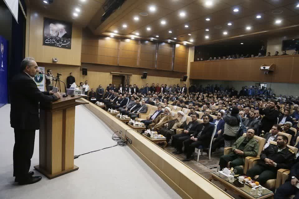 منطقه آزاد نباید وجه المصالحه تسویه حسابهای سیاسی باشد منطقه آزاد نباید وجه المصالحه تسویه حسابهای سیاسی باشد