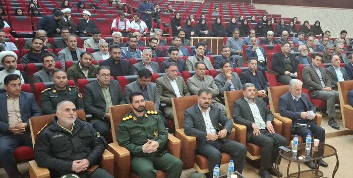 دلجویی رییس سازمان زندان‌ها از خانواده شهید صفر خوشروان در گیلانغرب