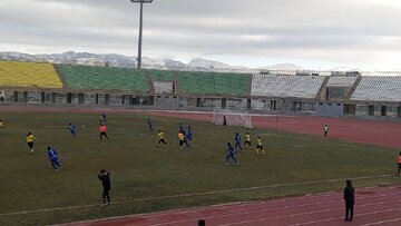 عبور زنان سپاهان از ایستای کردستان در سرمای زیر صفر+فیلم