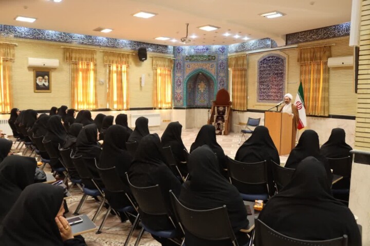 امام جمعه ایلام: نقش زنان ایلامی در دفاع مقدس تبیین شود