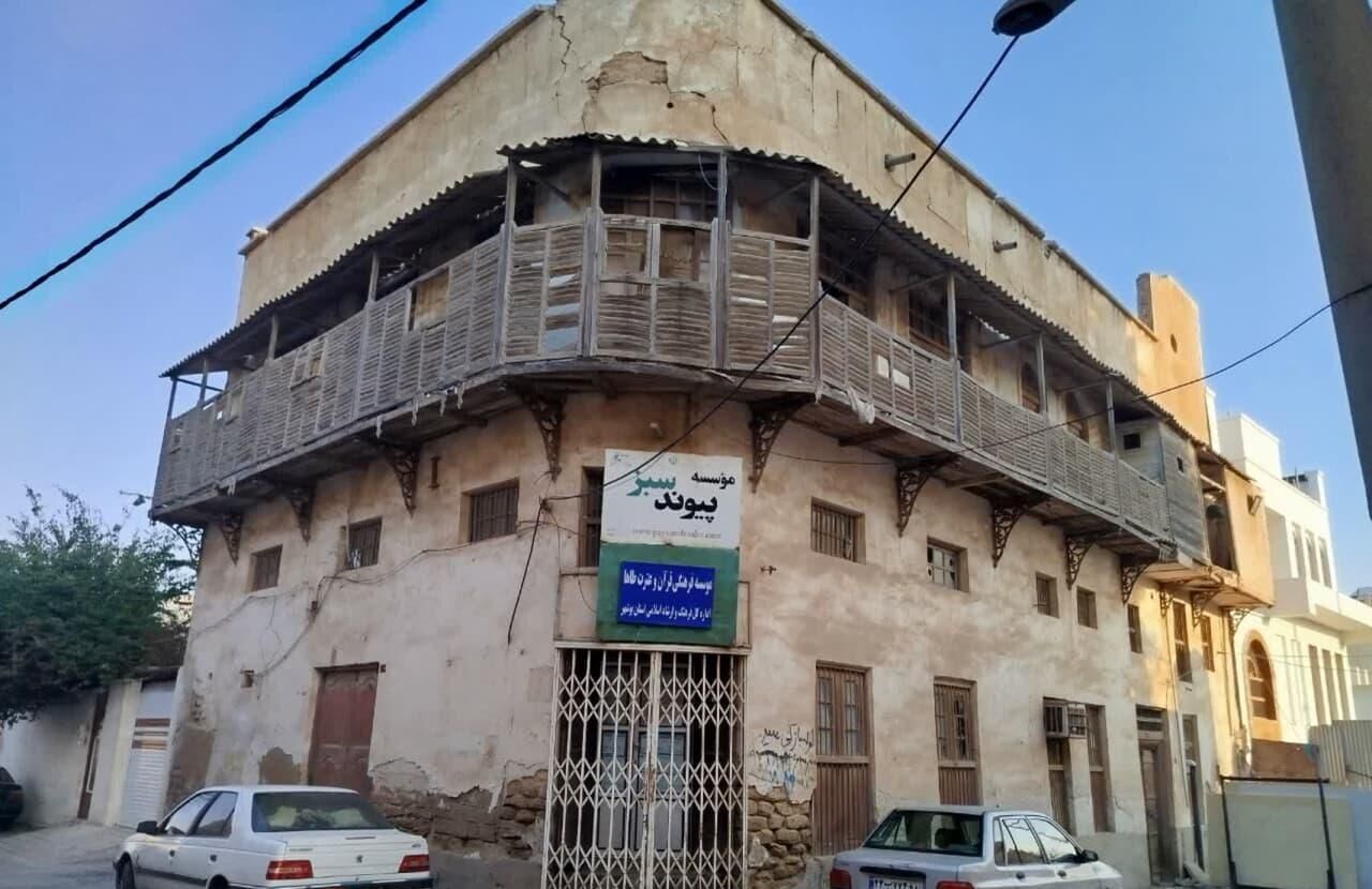 عمارت باشکوه عصر زندیه بوشهر درحال فروریزی است عمارت باشکوه عصر زندیه بوشهر درحال فروریزی است