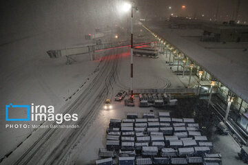 Snowfall starts in northeast Iran