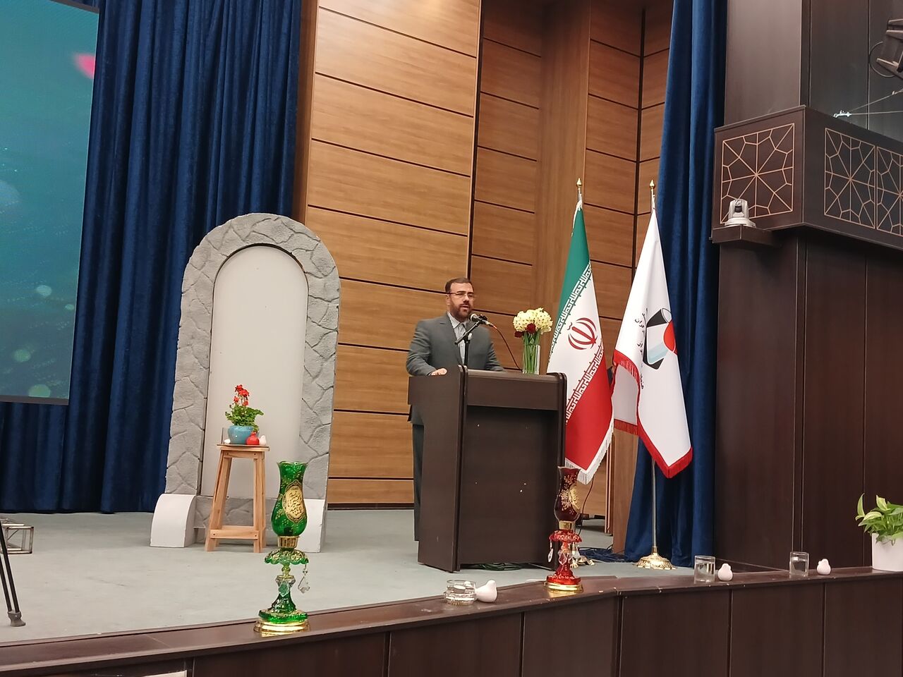 استاندار فارس: شهدا واژههای ایثار و فنا در پیشگاه الهی را معنای عینی بخشیدند