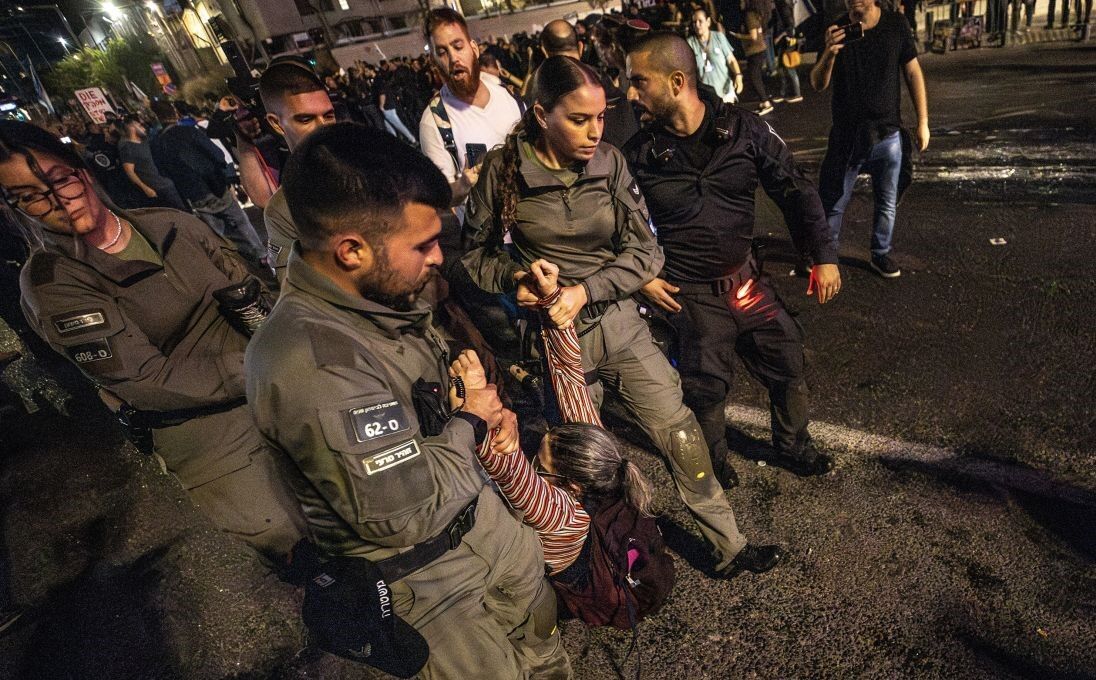 Les manifestations contre Netanyahou se sont transformées en affrontement violent