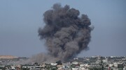 Anhaltende Bombardierung des Gazastreifens am 437. Tag des Krieges; medizinisches Personal wird bei der Beerdigung von Märtyrern verwundet