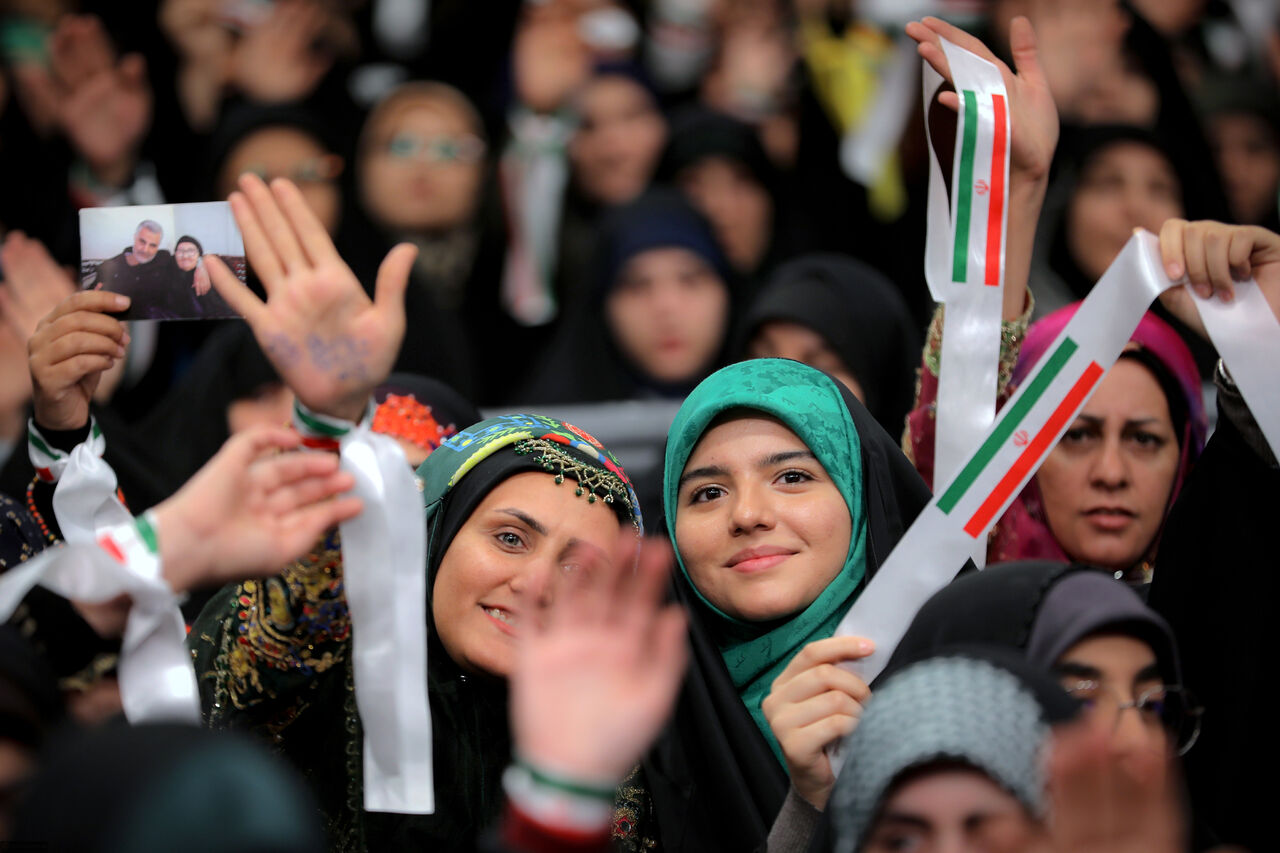 فرمانده سپاه استان بوشهر:زنان دسیسه های دشمن را نقش بر آب کردند فرمانده سپاه استان بوشهر:زنان دسیسه های دشمن را نقش بر آب کردند