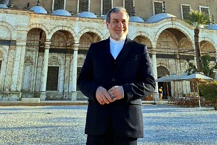 عراقجي يزور مواقع تاريخية ودينية في القاهرة عراقجي يزور مواقع تاريخية ودينية في القاهرة