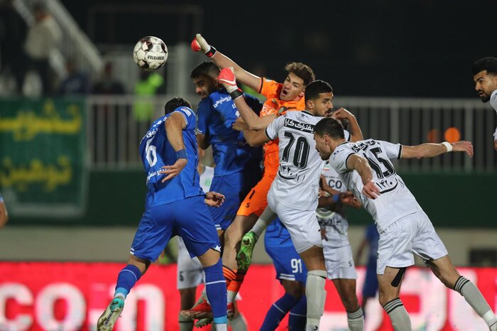 خلیفه: دوست دارم روزی دروازهبان شماره یک پرسپولیس شوم/ عاشق کورتوآ هستم