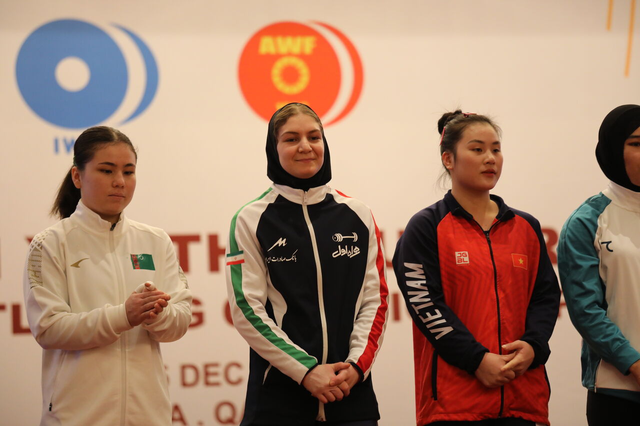 رباعة إيرانية تحرز البرونزیة ببطولة آسيا للشباب لرفع الأثقال 2024م رباعة إيرانية تحرز البرونزیة ببطولة آسيا للشباب لرفع الأثقال 2024م
