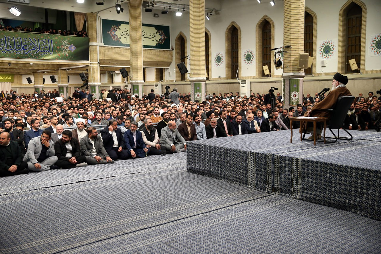 دیدار جمعی از مداحان اهل بیت با رهبر انقلاب آغاز شد