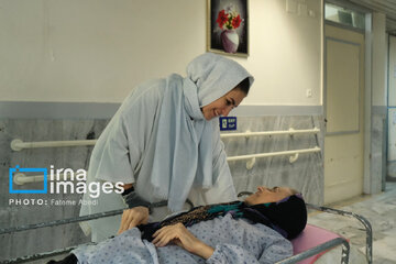 Iran’s volunteer nurses visit aged mothers