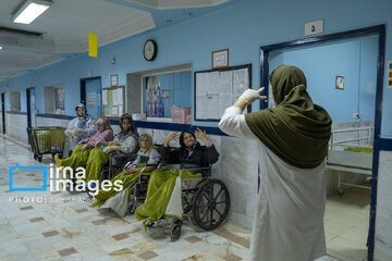 Iran’s volunteer nurses visit aged mothers