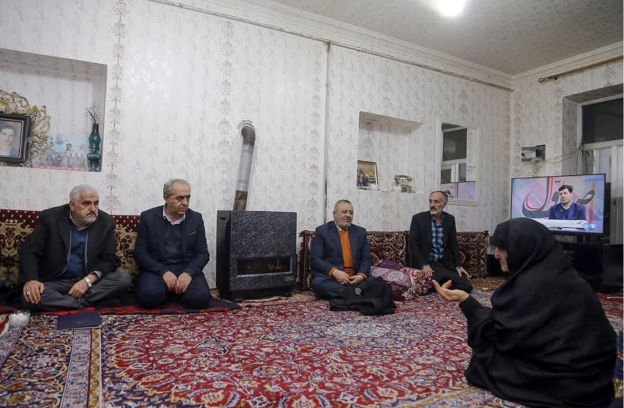 استاندار آذربایجان شرقی به دیدار تعدادی از مادران شهدا رفت+ فیلم استاندار آذربایجان شرقی به دیدار تعدادی از مادران شهدا رفت+ فیلم