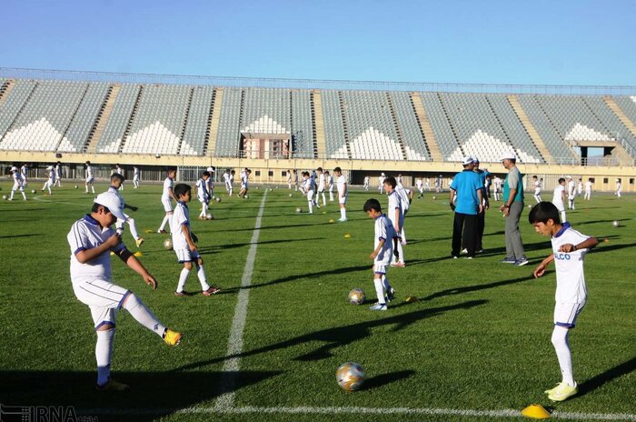 روشن: نظریجویباری اشتباهات گذشته را تکرار نکند/ بیاخلاقی فوتبال درد کهنه است