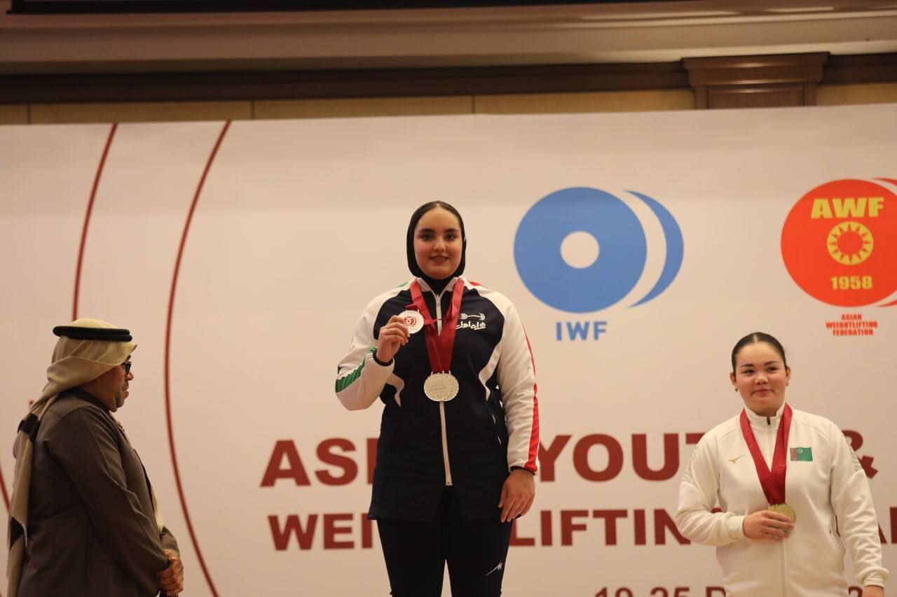 La joven iraní se convirtió en subcampeona de halterofilia de Asia